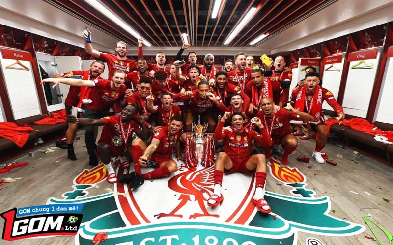 Màu áo, logo và biểu trưng cho đội bóng Liverpool