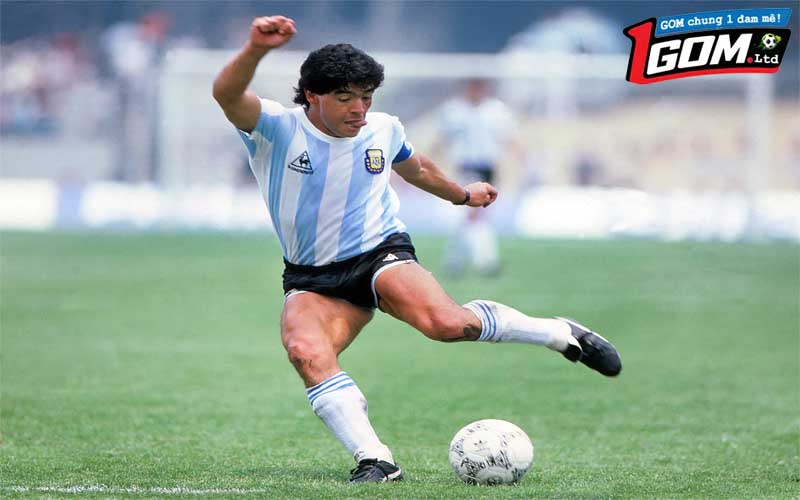 Phân tích phong cách chơi bóng của Maradona
